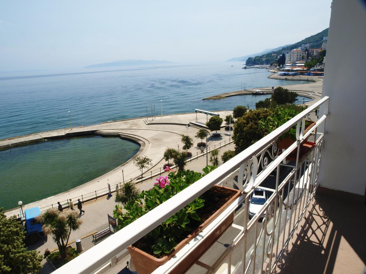 Mozart Hotel 4*